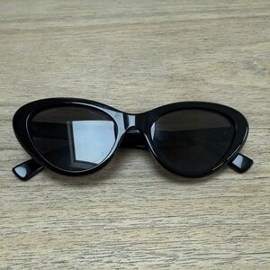 Gucci Cat-Eye Sunglasses Black Gold Logo Star Temple